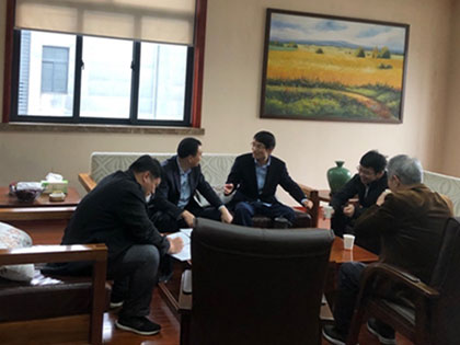 Zhang Youdai, subjefe del distrito de Keqiao, y su grupo fueron a la empresa del grupo para inspección y orientación.