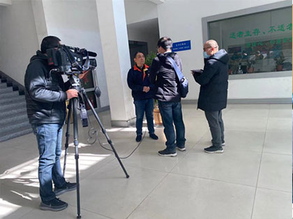 La estación de televisión del canal público de Shaoxing y la estación de televisión del distrito de Keqiao fueron a Xingfa para entrevistar e informar respectivamente