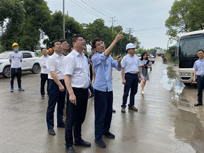 El secretario del Comité del Partido del distrito de Keqiao, Shen Zhijiang, y su partido fueron al proyecto de alta tecnología Chengbang del Grupo para investigación y orientación.