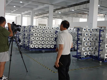 Los medios de televisión de Shaoxing acudieron a Chengbang High-tech para realizar entrevistas y reportajes.