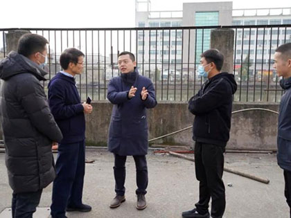 Li Zhang, miembro del Comité Permanente del Comité del Distrito de Yuecheng y Secretario del Comité de Trabajo del Partido de la calle Doumen, y otros líderes acudieron al Parque Científico y Tecnológico AIA Zhichuang en busca de investigación y orientación.